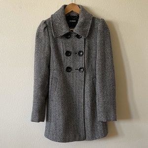 ⬇️Price⬇️ EUC GUESS Black & White Chevron Peacoat size medium